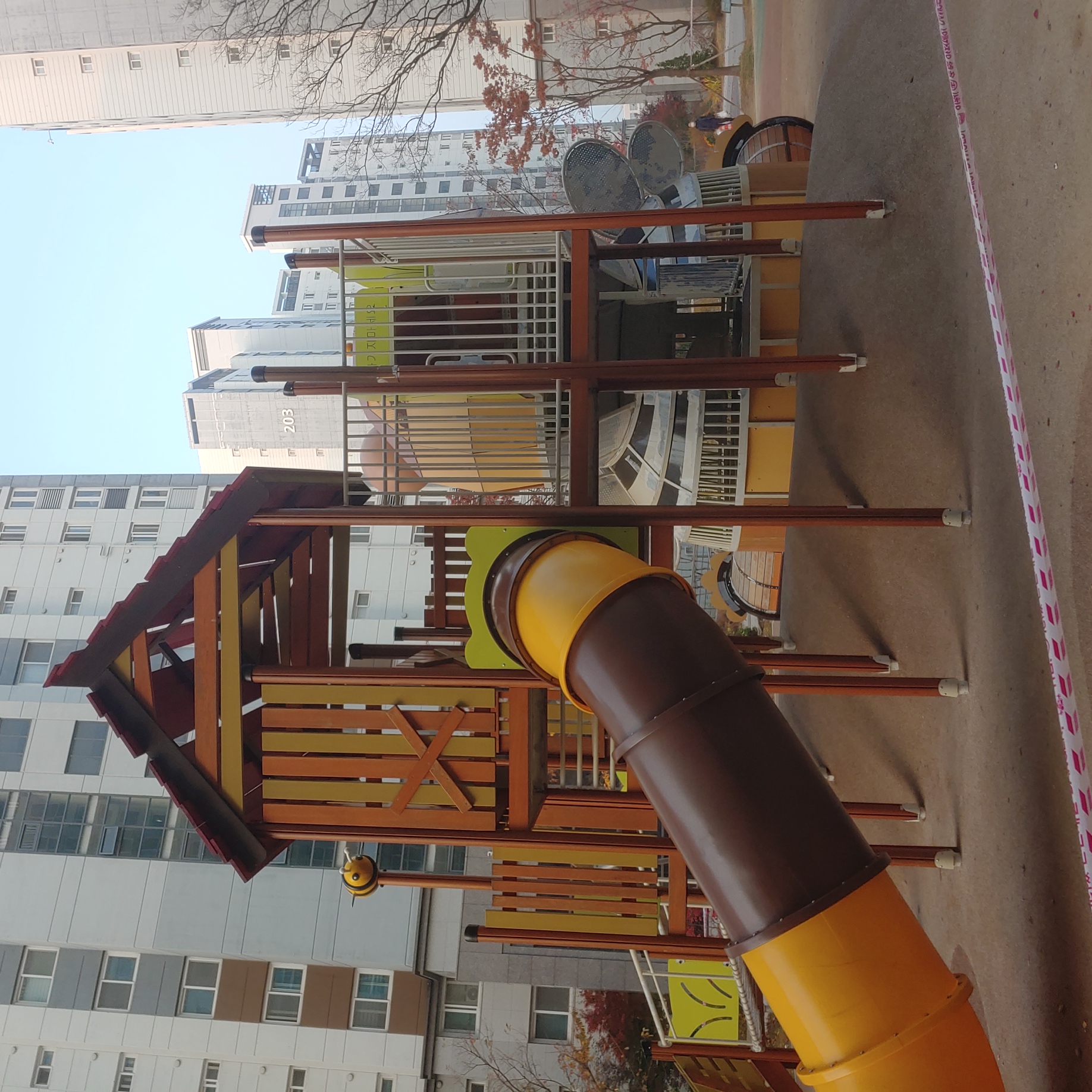 배곧이지더원 — 놀이터 시설물 재도장