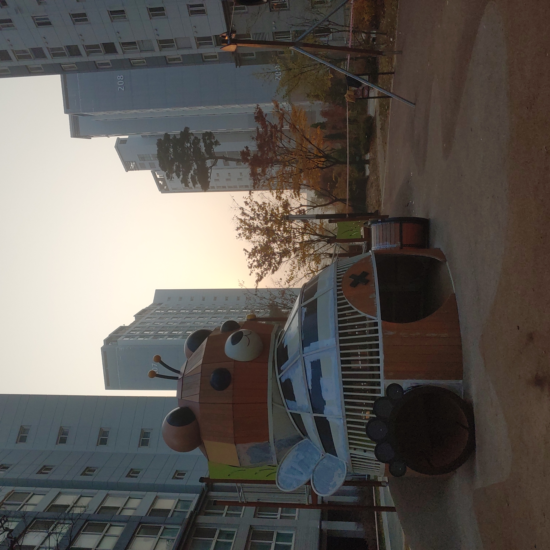 배곧이지더원 — 놀이터 시설물 재도장