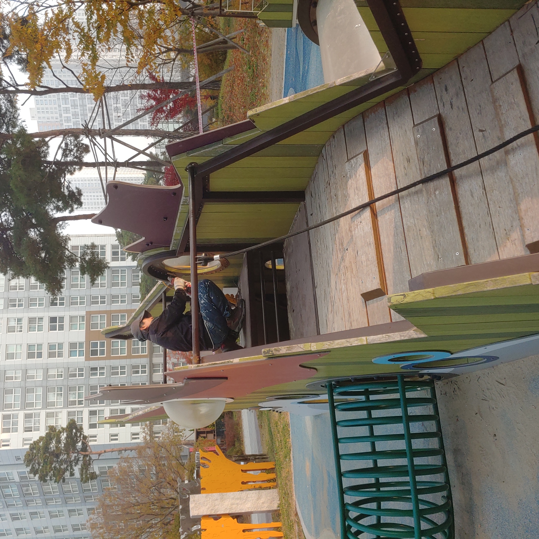 배곧이지더원 — 놀이터 시설물 재도장