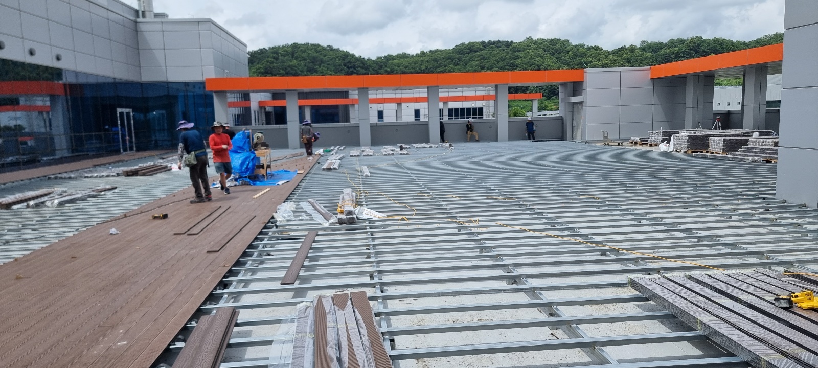 더 가든 오브 내츄럴 솔루션 — 화장품 제조공장