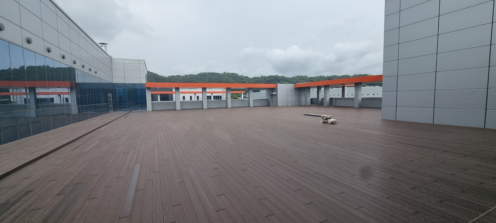 더 가든 오브 내츄럴 솔루션 — 화장품 제조공장