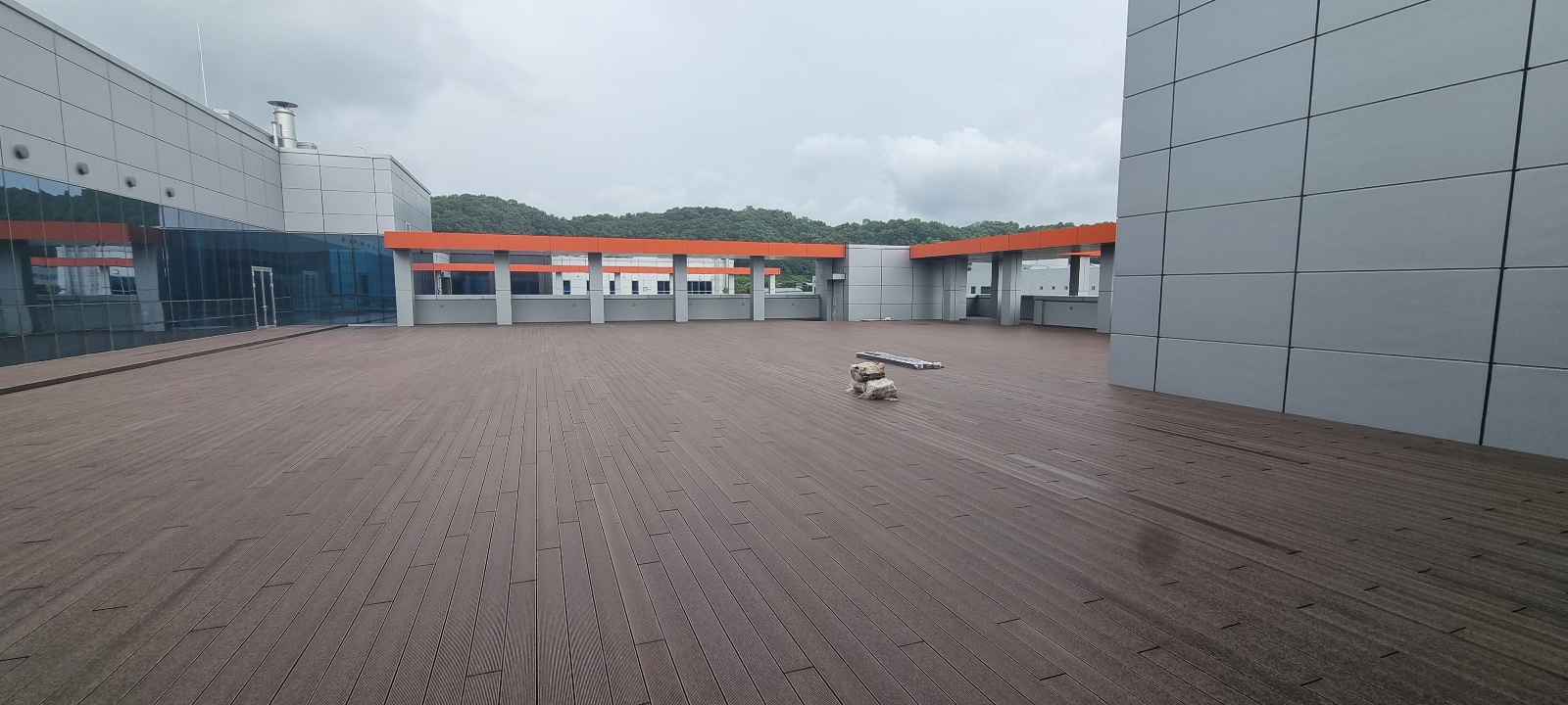 더 가든 오브 내츄럴 솔루션 — 화장품 제조공장