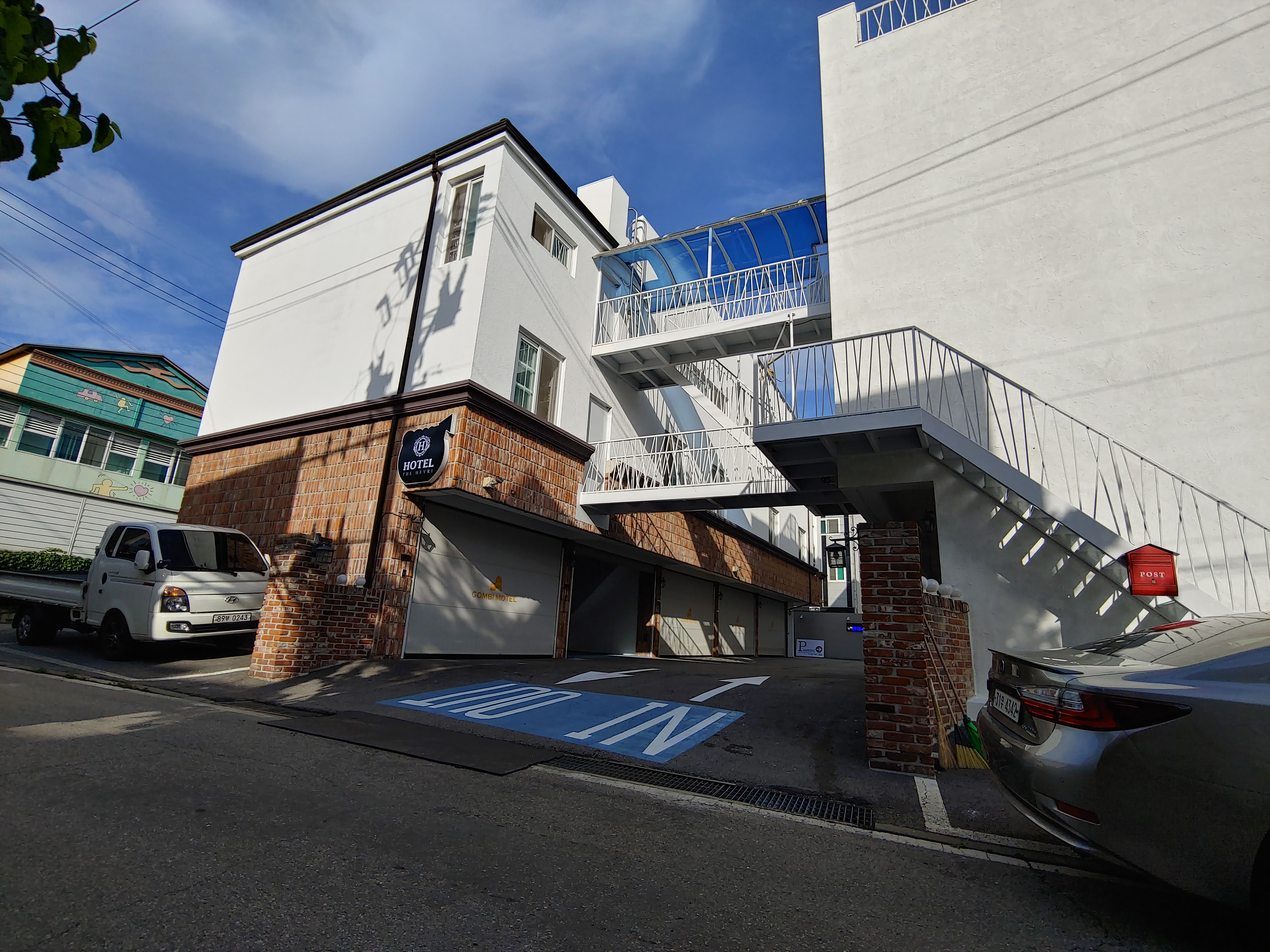 곰비모텔 — 아파트