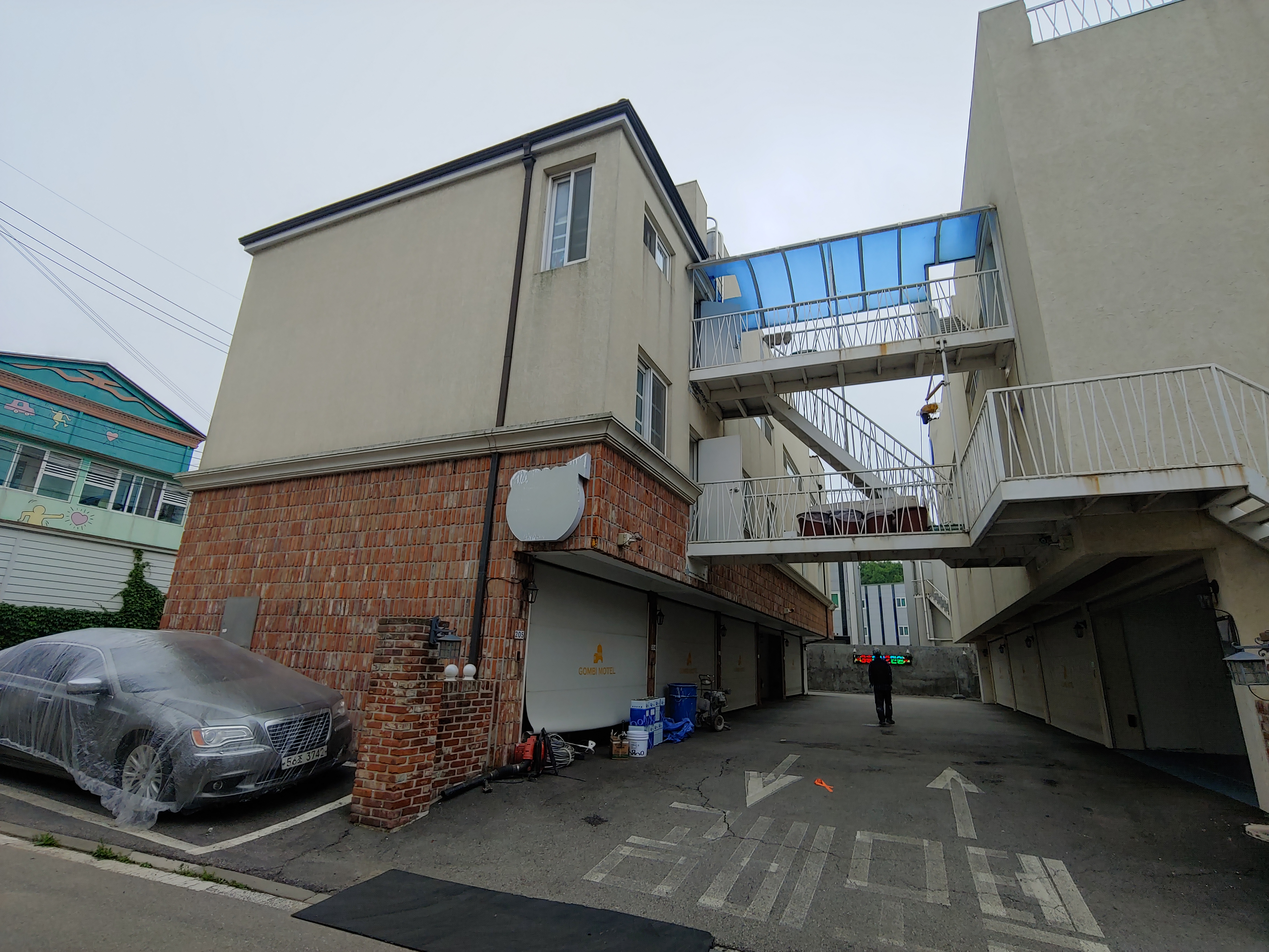 곰비모텔 — 아파트