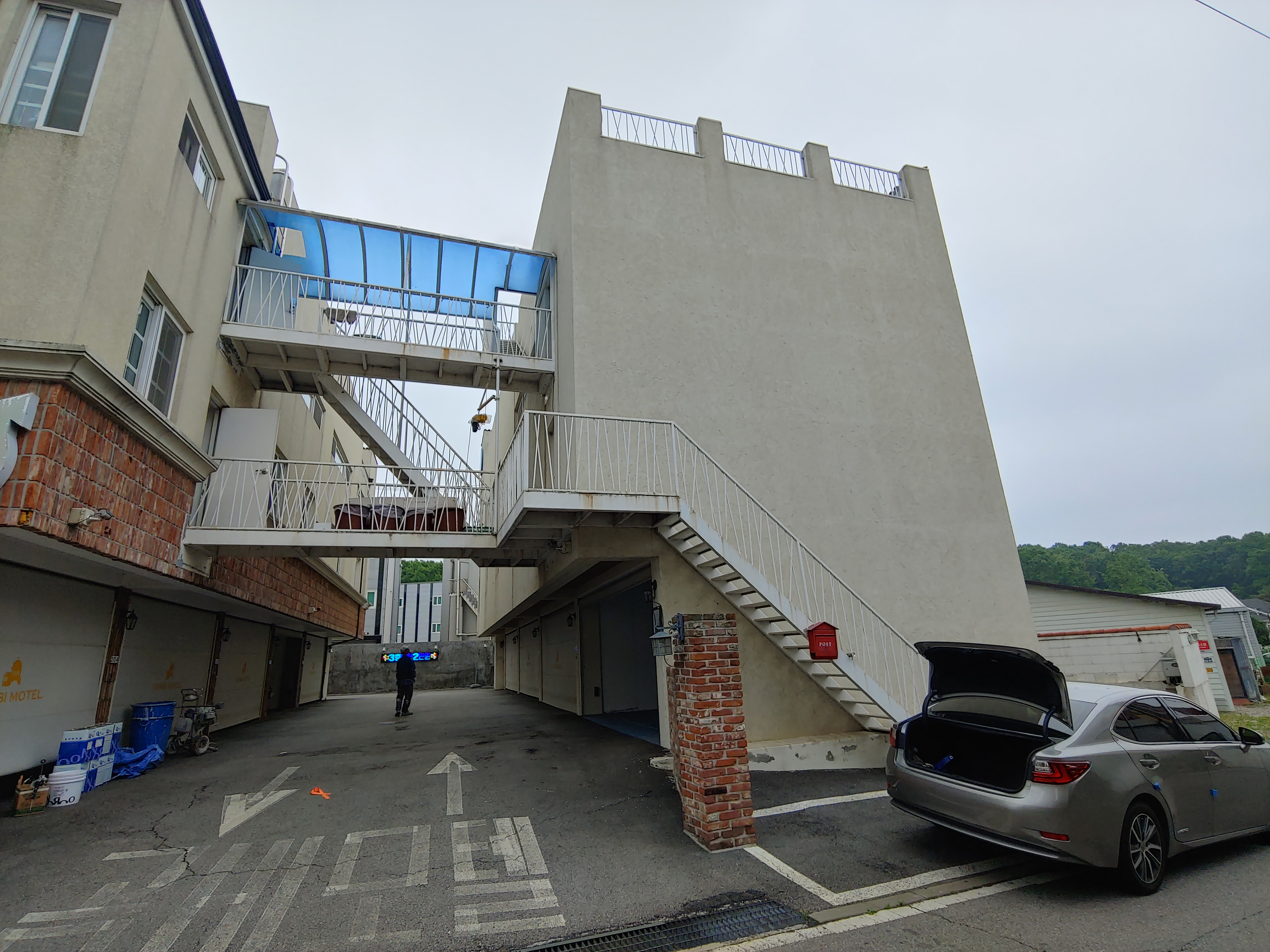 곰비모텔 — 아파트