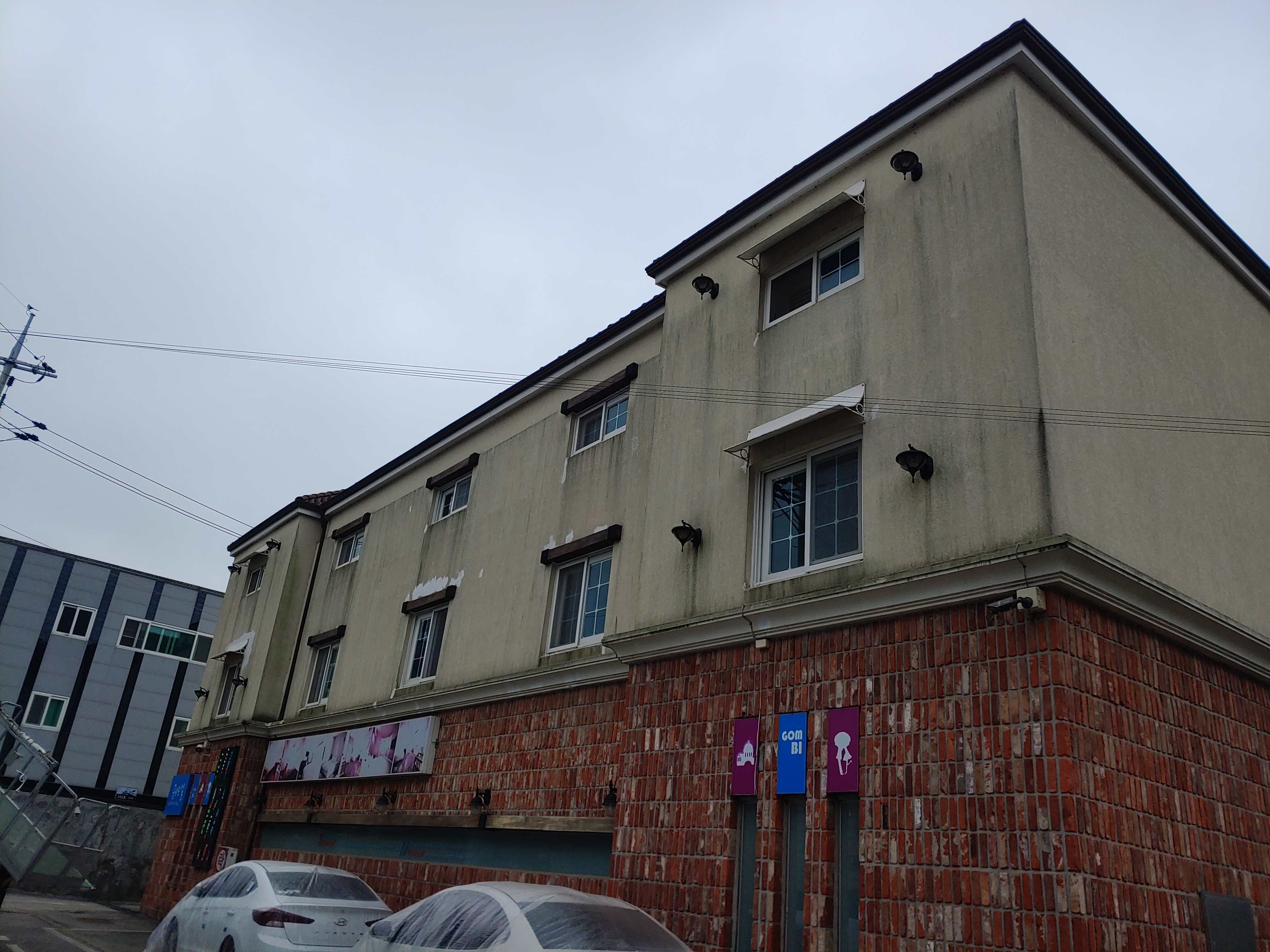 곰비모텔 — 아파트