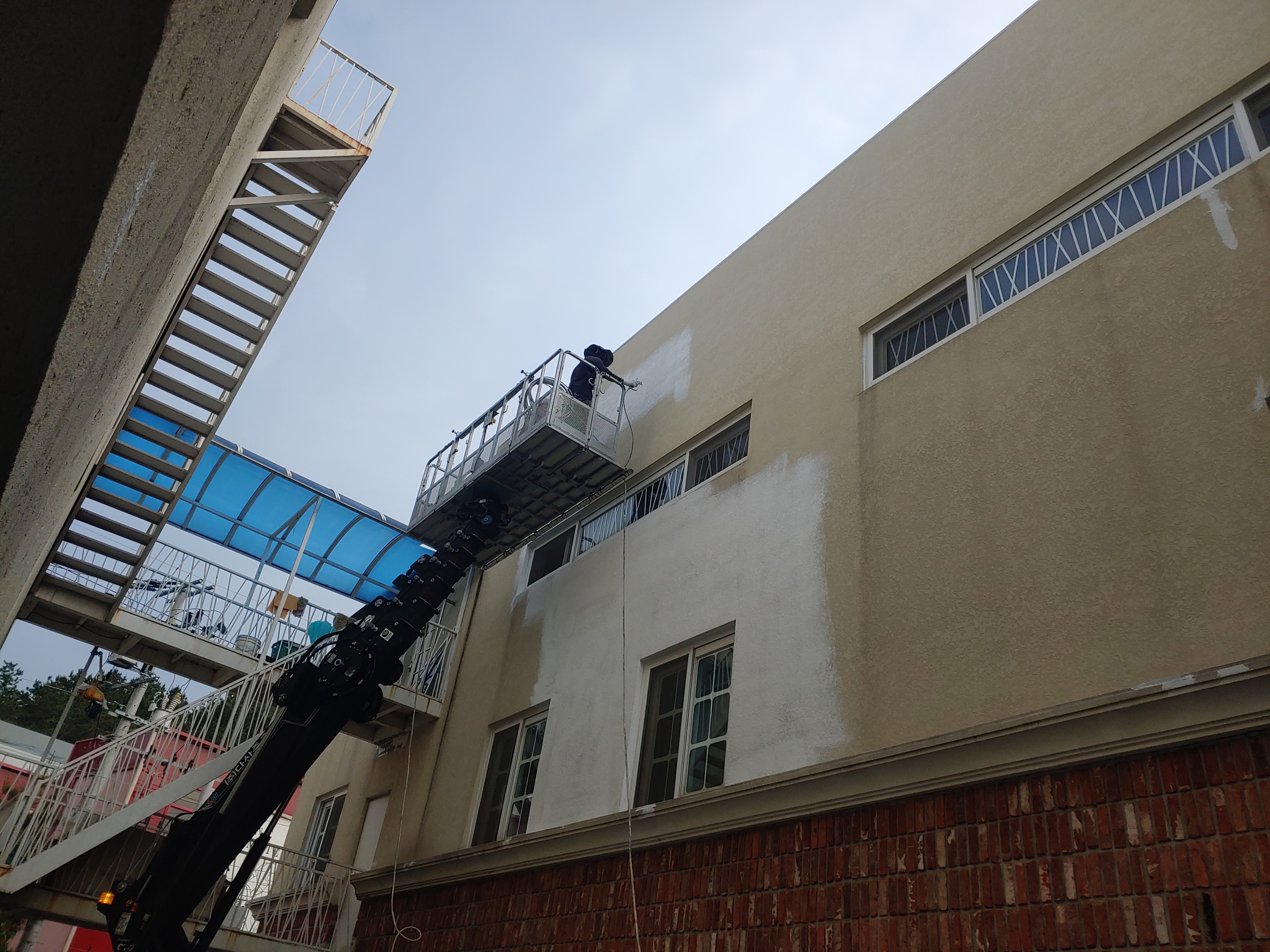 곰비모텔 — 아파트