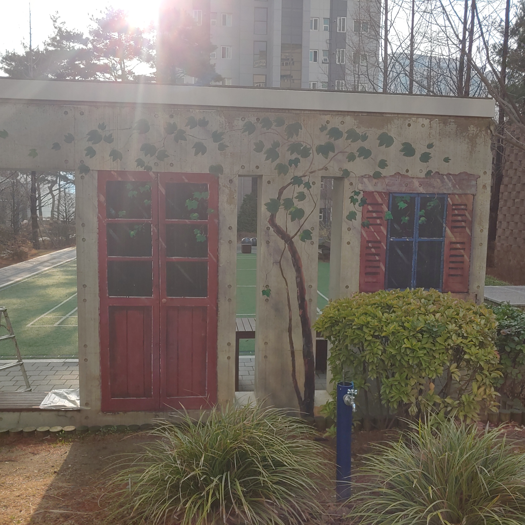 마포레미안4차 아파트 — 단지 내 벽화 및 공간 확장성