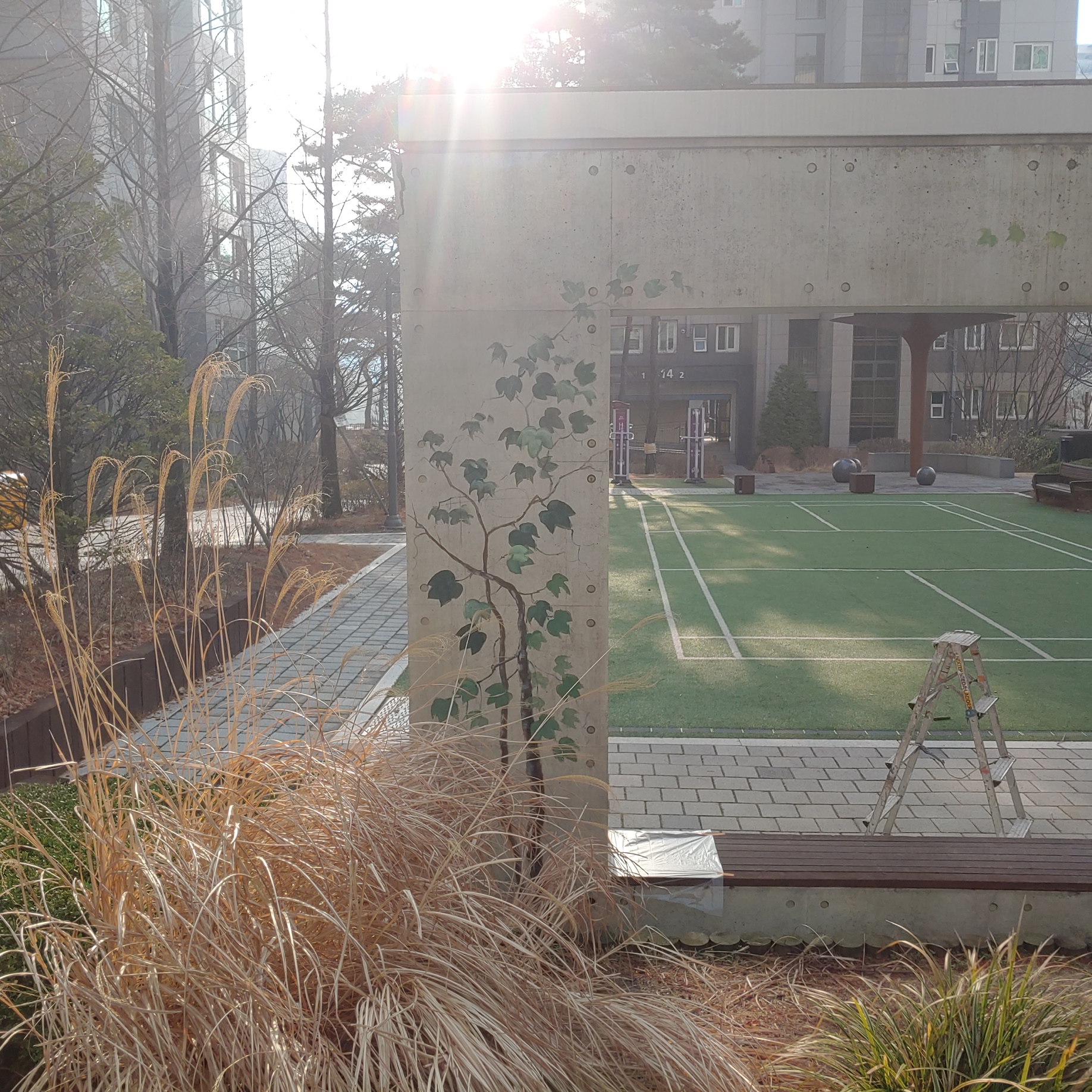 마포레미안4차 아파트 — 단지 내 벽화 및 공간 확장성