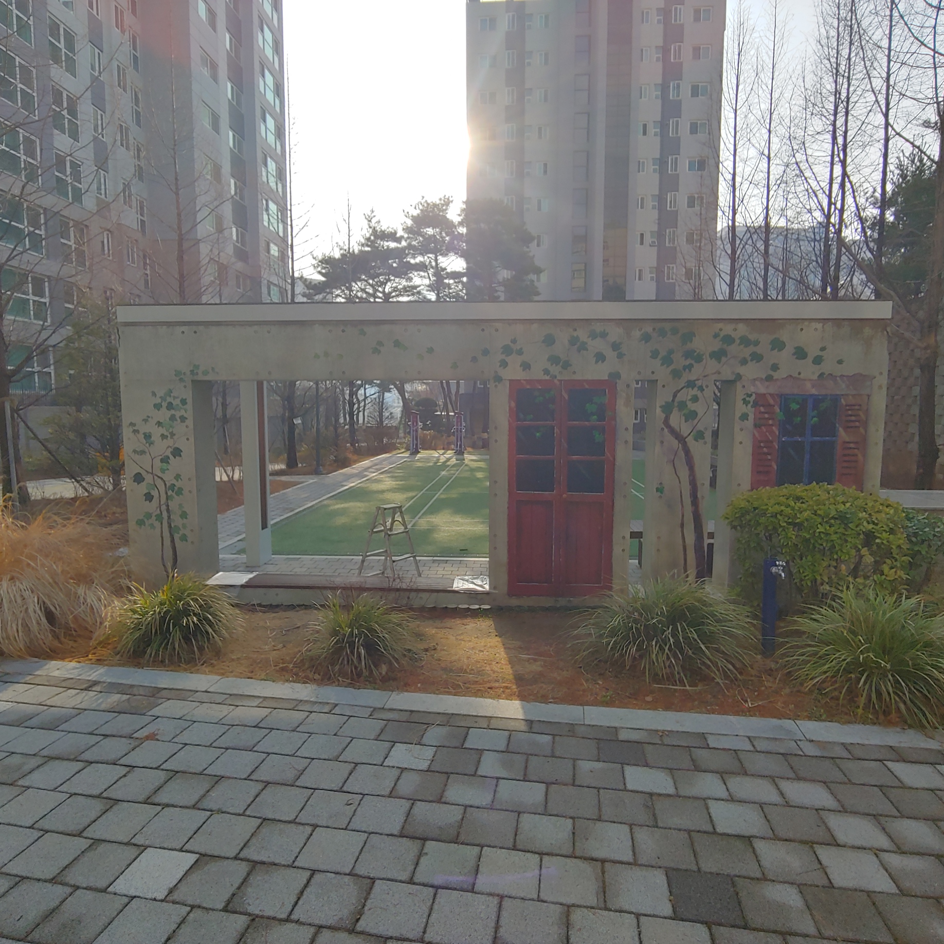 마포레미안4차 아파트 — 단지 내 벽화 및 공간 확장성