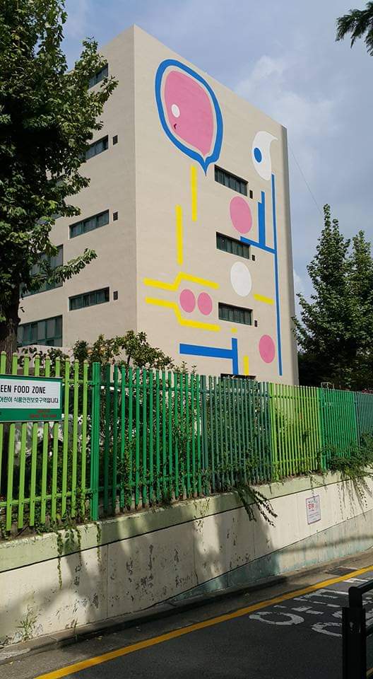청룡초등학교 외관 벽화
