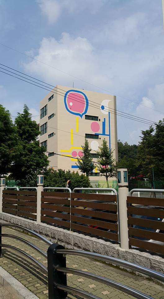 청룡초등학교 외관 벽화