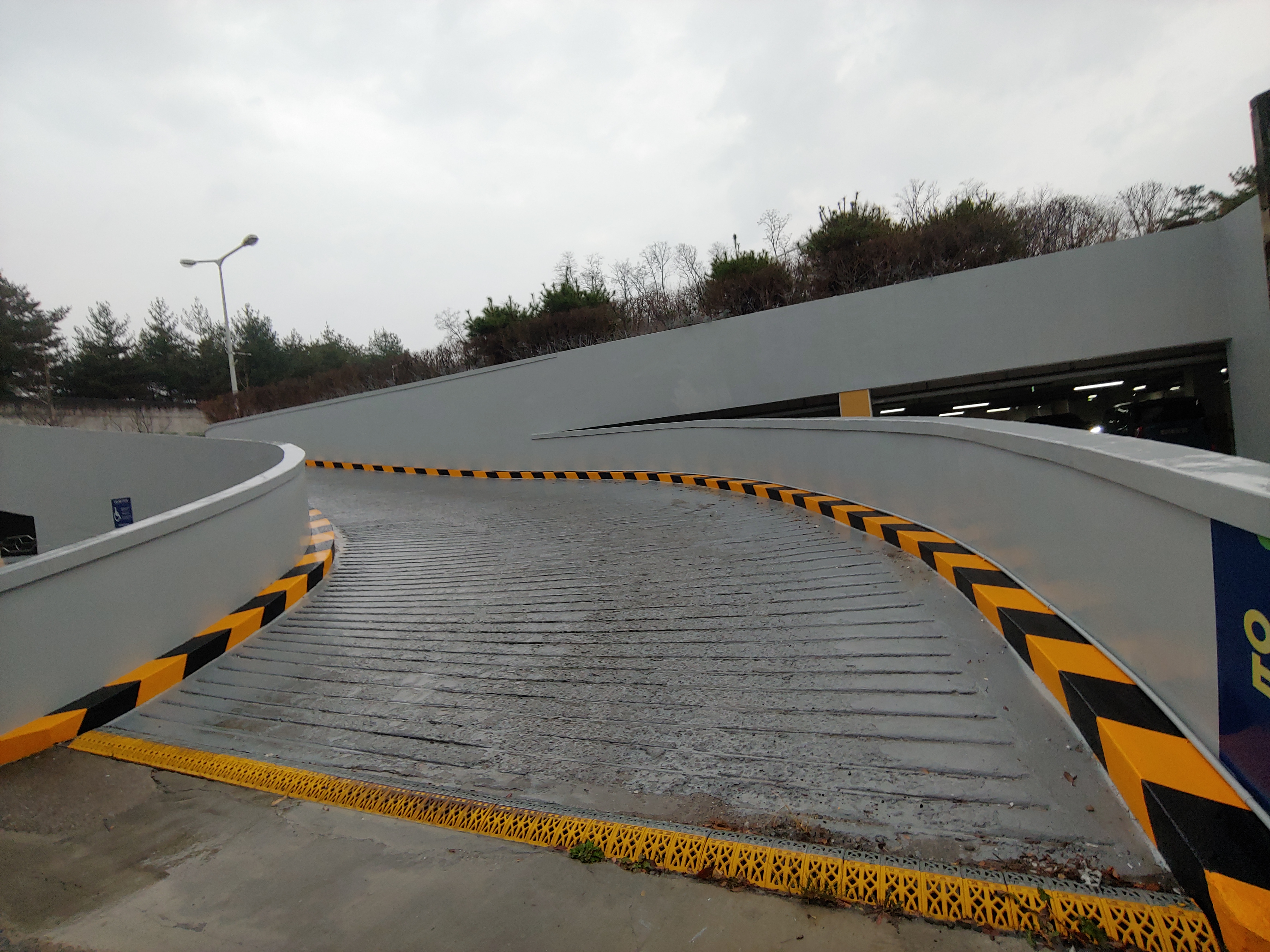 고양시 — 시설 보강 및 재도장