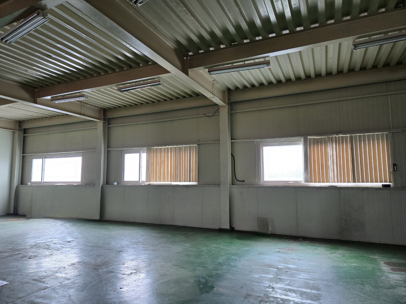 바이네르 — 창고/매장