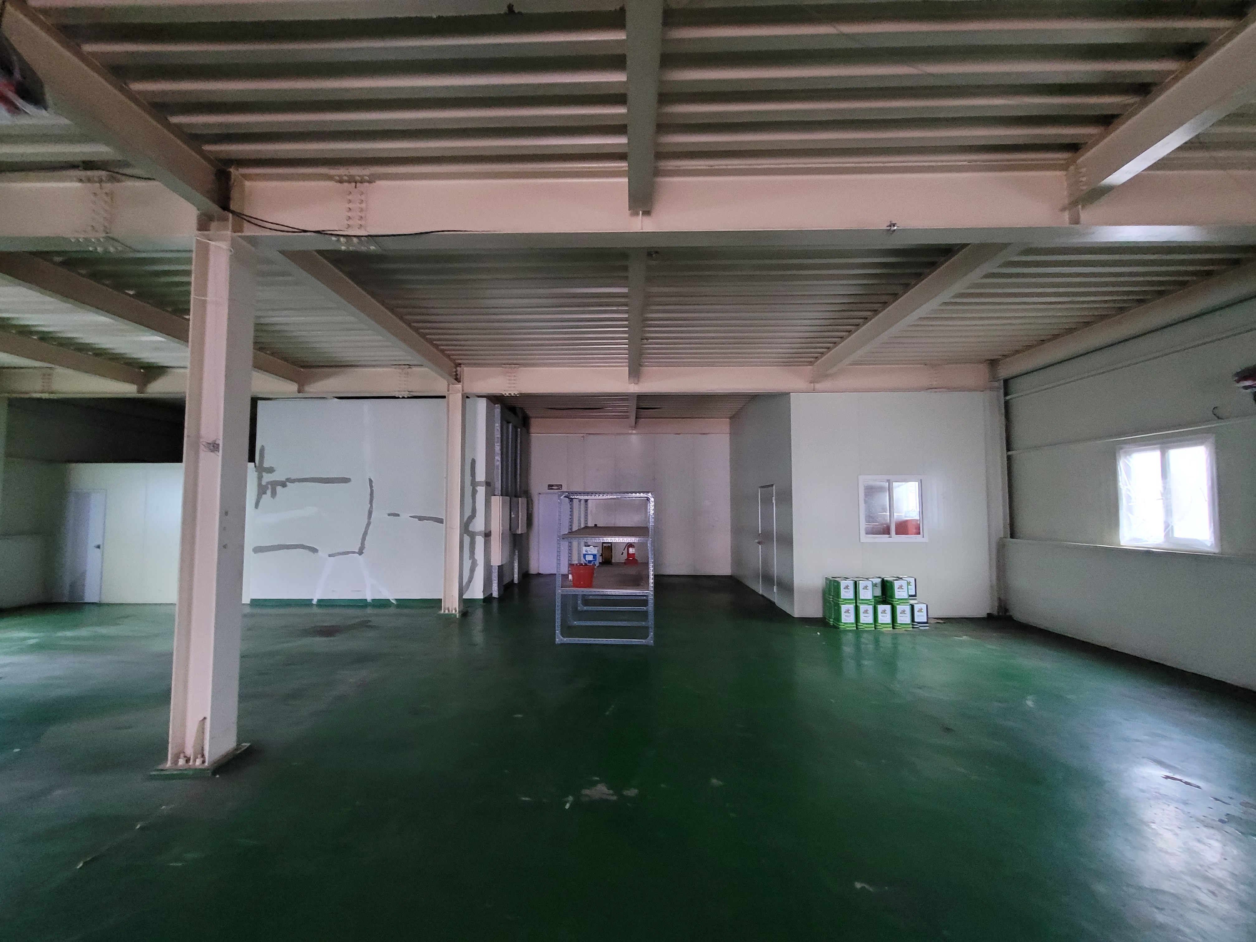 바이네르 — 창고/매장