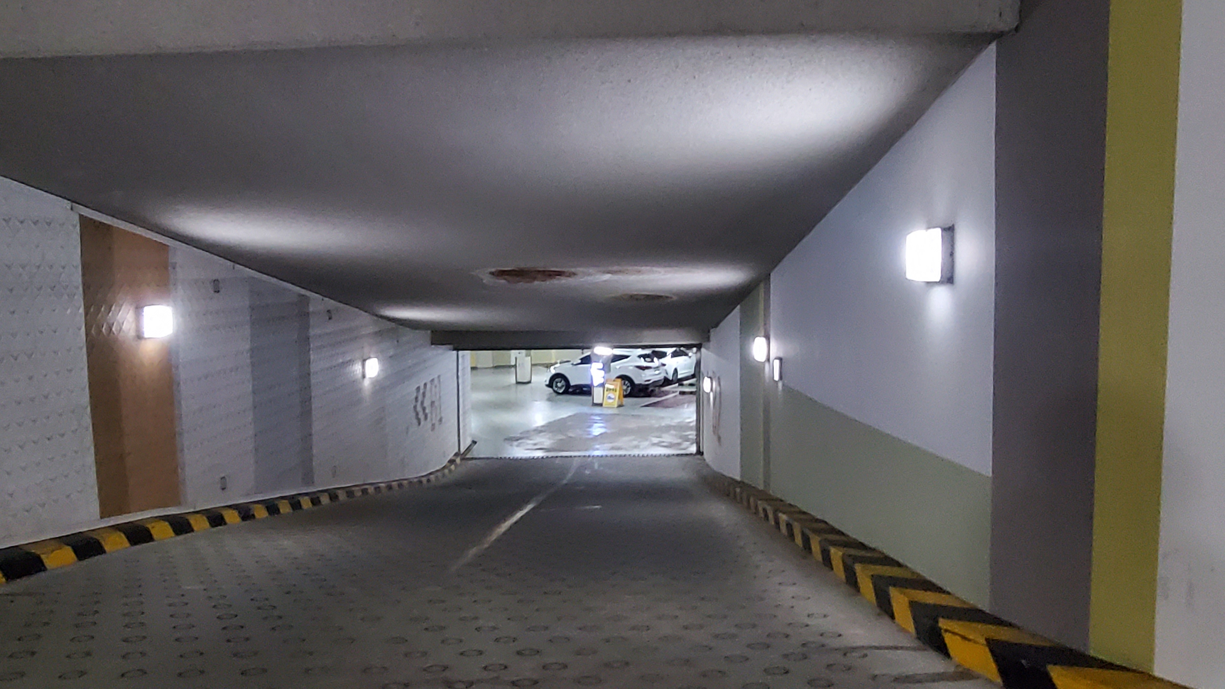 교동 파라곤지하주차장 — 지하주차장